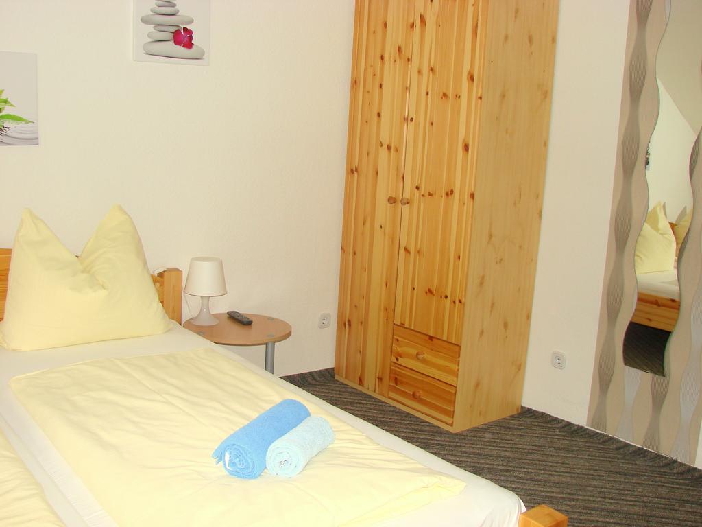 Gaestehaus Am Heuss-Platz Erlangen Room photo
