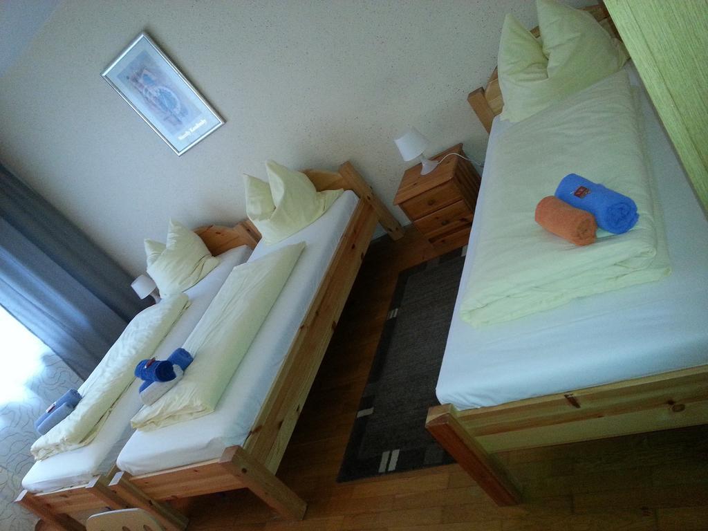 Gaestehaus Am Heuss-Platz Erlangen Room photo